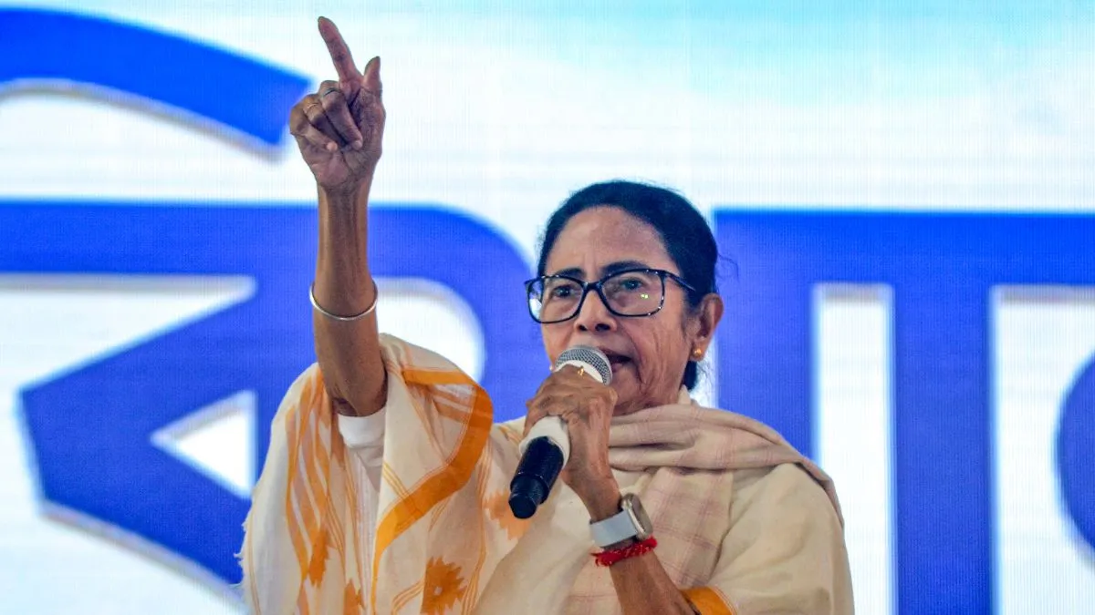 'Be Ready To Fight With Rolling Pin, Tongs And Khanti', Mamata's Message To Women After Their Names Were Removed From The Voter List.