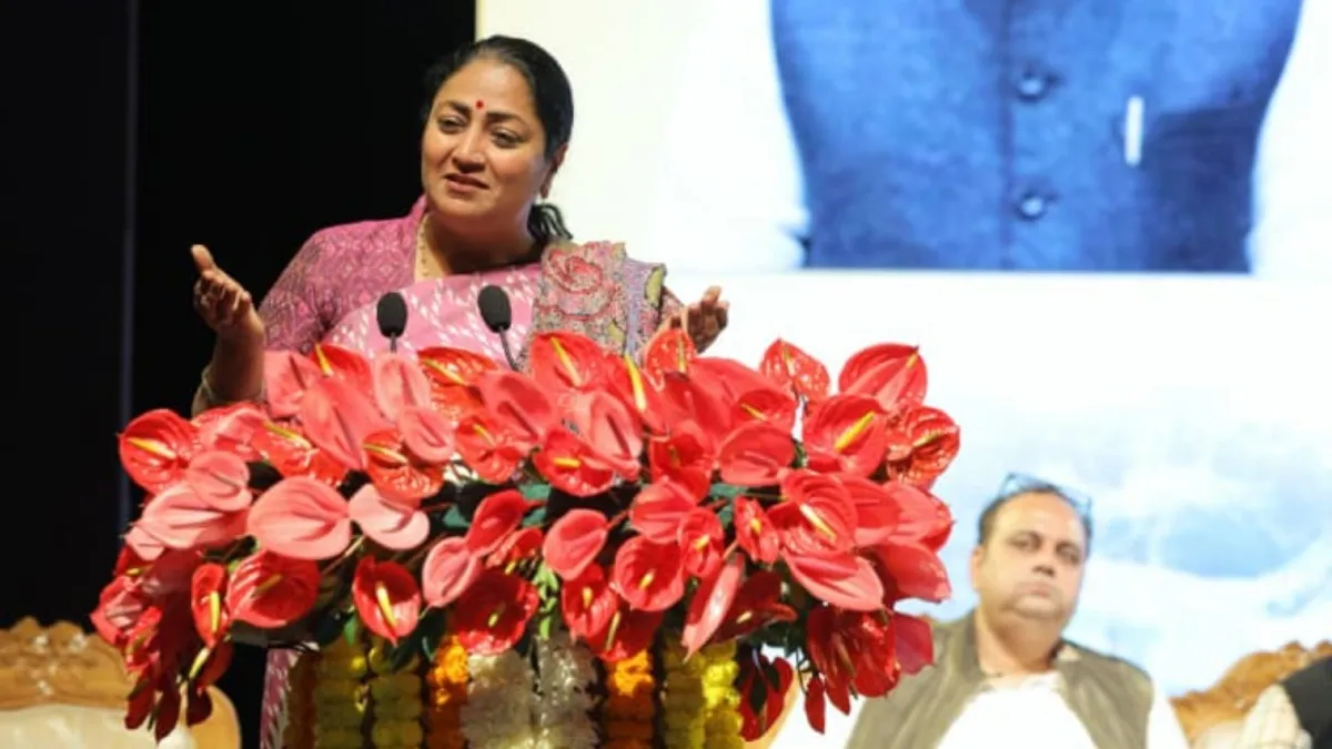 CM Rekha Gupta Took Charge Of The Issue Of Broken And Polluted Roads In Delhi, Gave Instructions To Officials