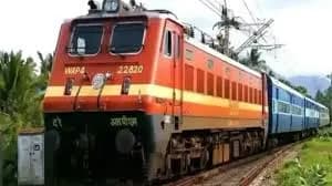 Teenager Injured Due To Spraying Of Fire Extinguisher Nozzle In Magadh Express, Anand Mohan Going To Islampur Admitted To Trauma Center