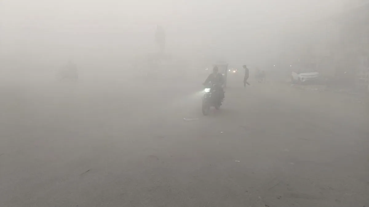 Banda News: Cold Increased The Problems...but Arrangements For Bonfire Were Not Made In The City, Trains Got Delayed Due To Fog.