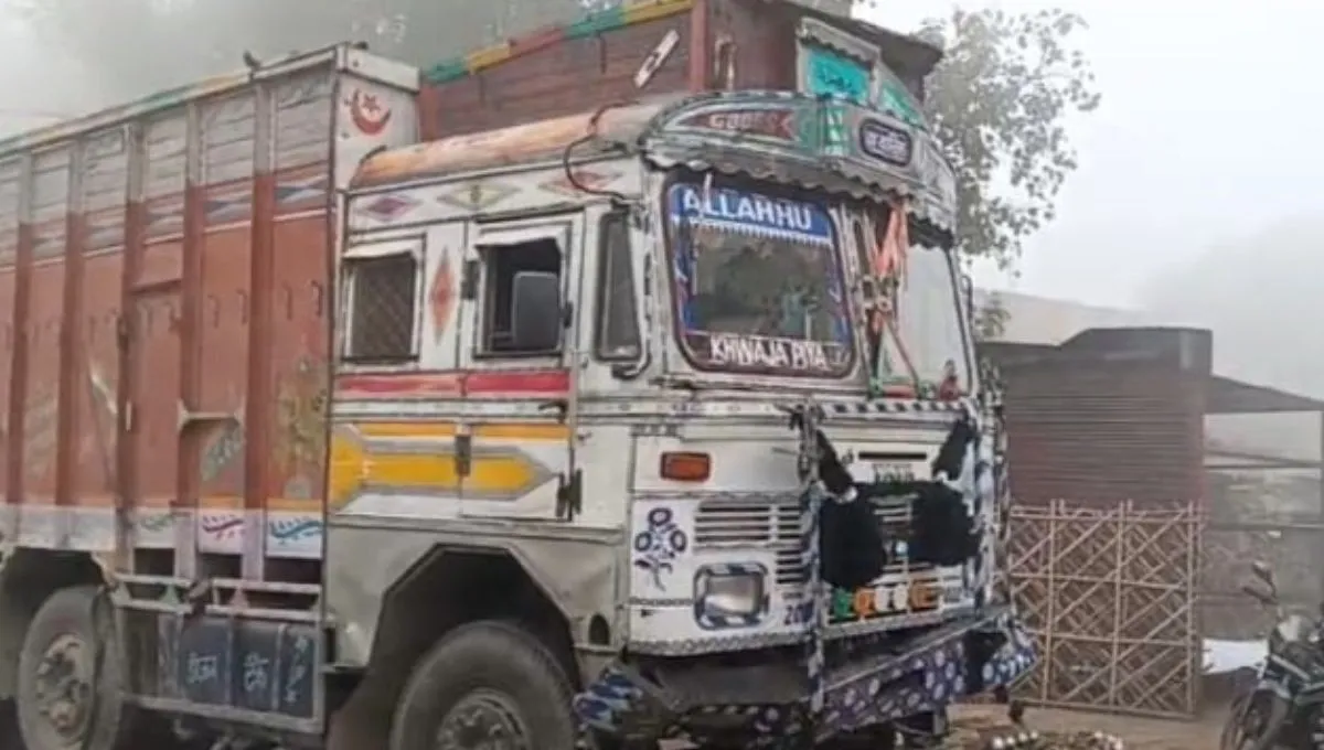 Fog Becomes A Disaster: Youth Dies In Collision With Pickup In Sitapur, Car Collides With Truck, Five Injured