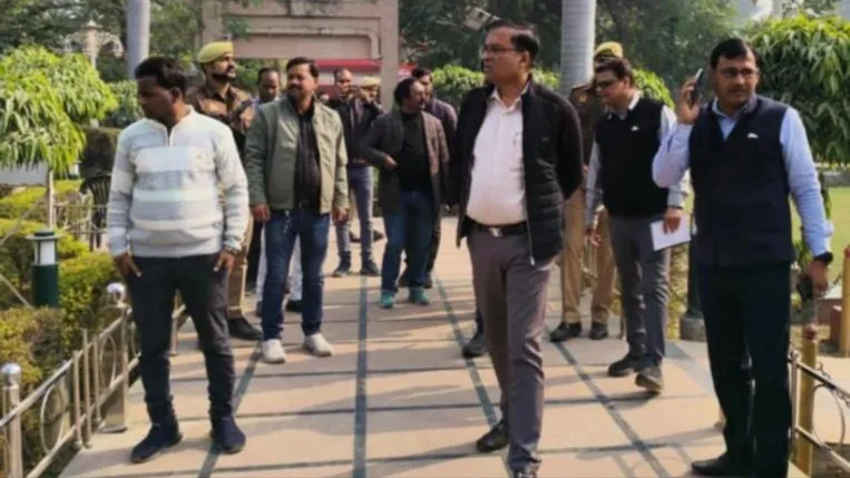 Chatori Gali Will Be Built In Gandhi Bhawan Complex Of Shahjahanpur, There Will Be Parking In Place Of Park.