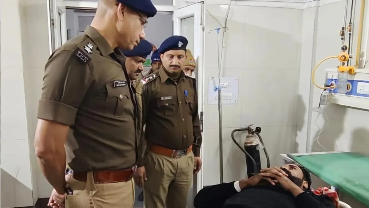 Police Arrested A Person Carrying A Reward Of Rs 25,000 In An Encounter In Gularbhoj, Rudrapur, He Was Injured By A Bullet In His Leg.