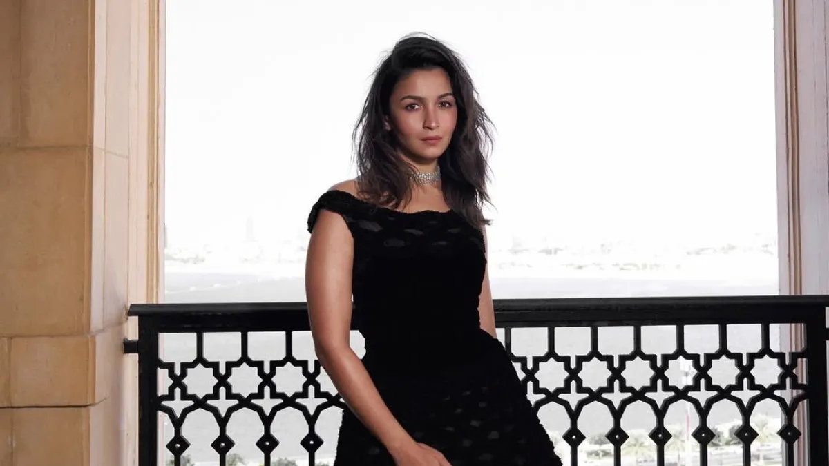 Pakistani Fan Called Alia Bhatt A Neighboring Country, In Response The 'Raazi' Actress Did This Trick!