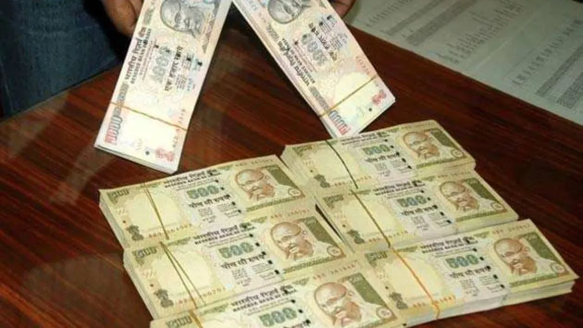 Old Currency Worth Crores Recovered In Wazirpur, Delhi; Bags Full Of Cash Were Found Causing Panic; Many In Custody