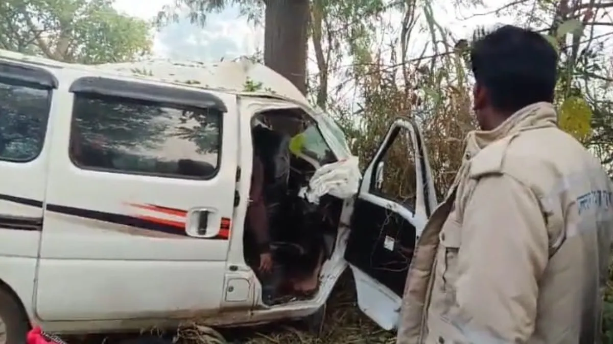 Car Coming From Ghazipur Collides With A Tree In Fog In Azamgarh, Two Killed