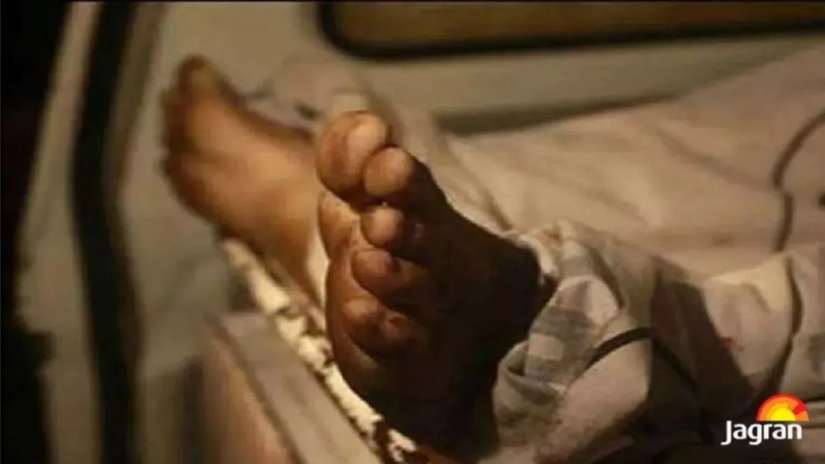 Badaun: Rickshaw Was Standing On The Road, Dead Body Of A Young Man Was In The Mustard Field... Created Panic