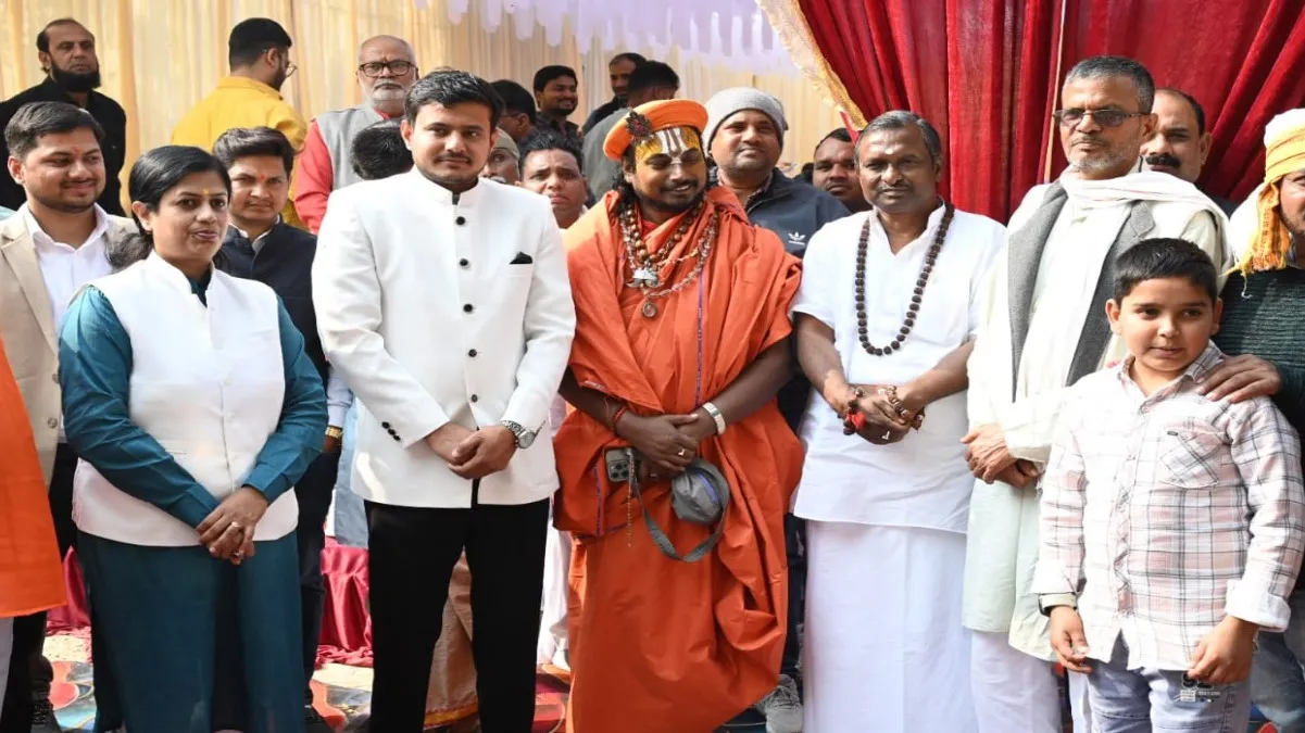 More Than 100 Brahmins Blessed With Vedic Chants At The Nikah Of Khalid Dubey In Jaunpur.