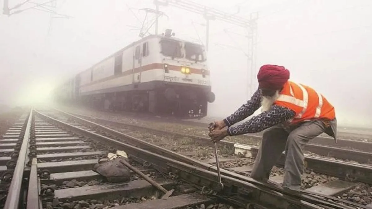 Indian Railway Update: Fog Spread Its Arms On Delhi-Howrah Route, Routes Of VIP Trains Stuck