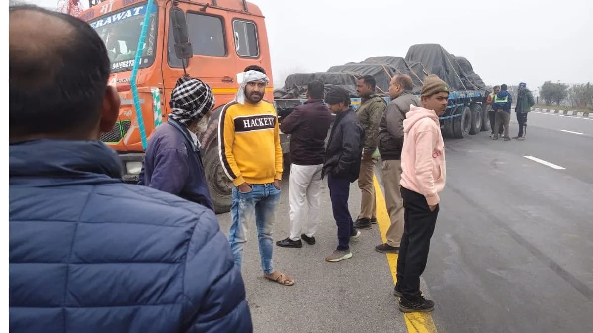 Dense Fog On Agra Lucknow Expressway, One Dead In Three Separate Accidents; Six Injured