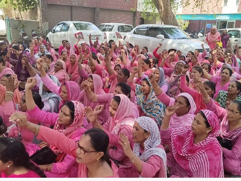 Asha workers demonstrated in Moga: Government accused of promising promise, warning of big movement