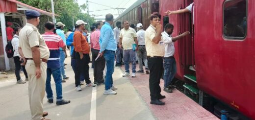 DRM of Danapur division reached Ghazipur: Information about problems taken from the station superintendent, assurance to get rid of drainage problem