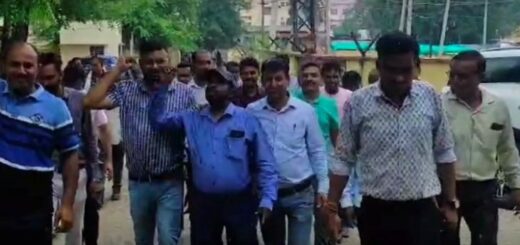 Demand to implement old pension: Power corporation personnel protest in front of SE office, warning of agitation